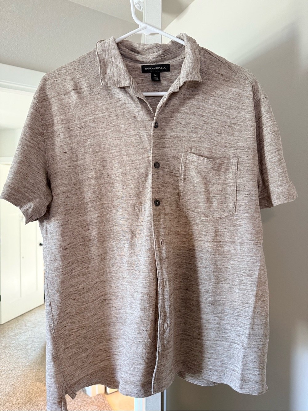 Banana Republic Men's Heathered Beige Short-Sleeve Button-Down Shirt